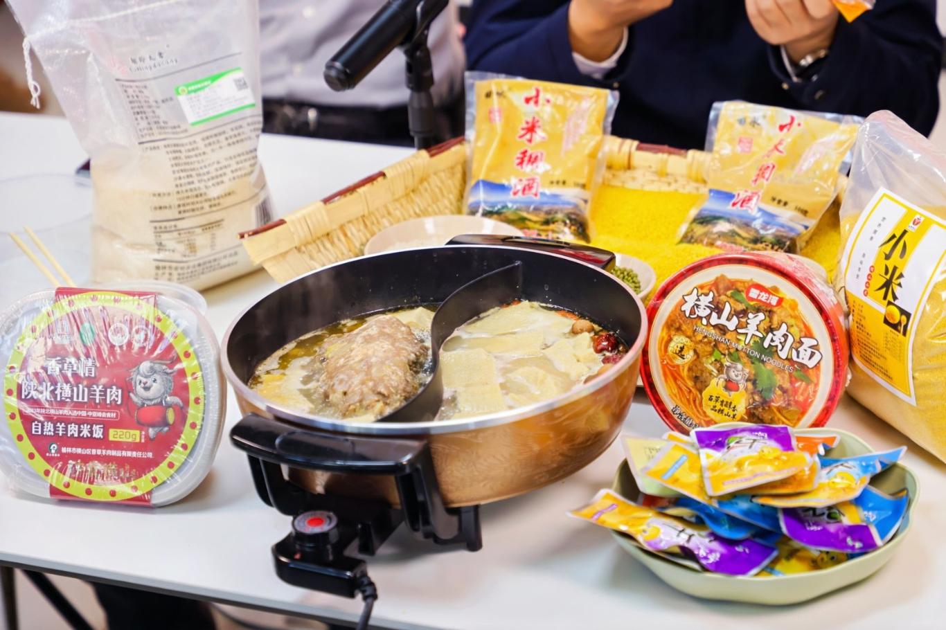 陕北横山：当手机成为“新农具”直播成为“新农活”(图2)