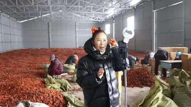 方正县“巾帼助农”电商直播促增收(图1)