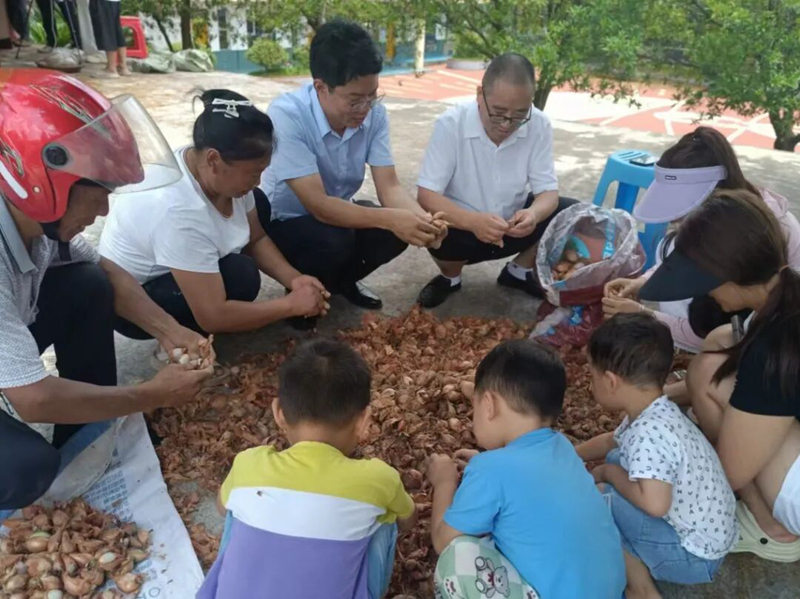 手机变农具！贵州师范大学驻村书记直播带货把农产品卖向全国(图4)